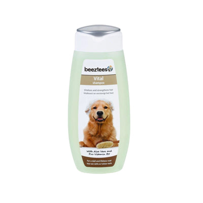Sampon pentru Caini Revitalizant Beeztees cu Aloe Vera si Pro-Vitamina B5, 300ml