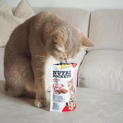 GimCat Nutri Pockets, Recompense Crocante pentru Pisici cu Vita si Malt, 60g