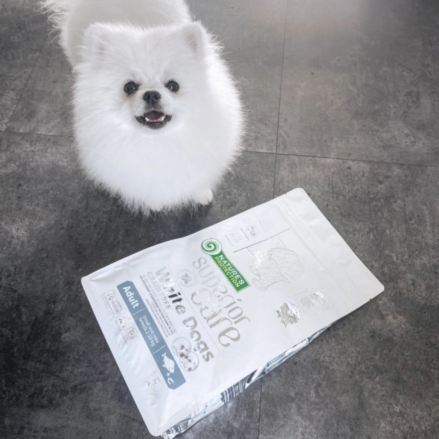 Nature's Protection Superior Care White Dogs, Hrana Uscata pentru Caini Adult Talie Mica, cu Peste Alb, Reducerea Petelor de Lacrimi, Fara Cereale, 1.5kg / 10kg